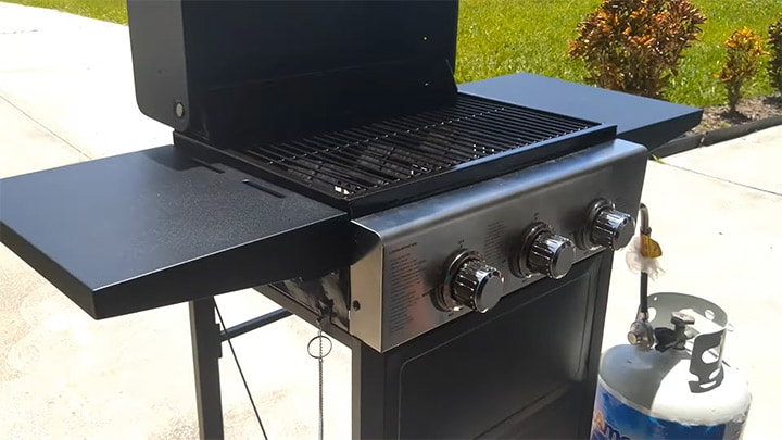 What are some of the best features of a three burner grill