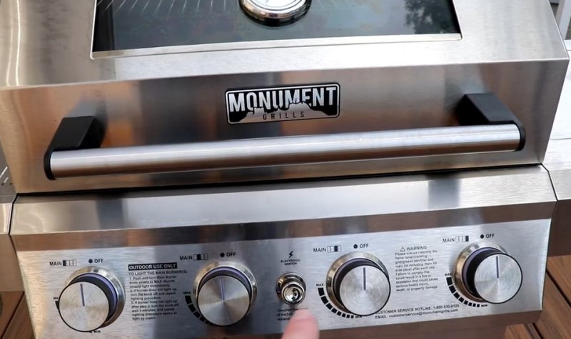 Monument Grills Larger 4-Burner Cooking Performance