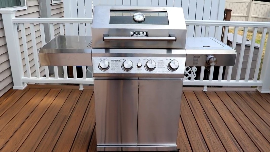 Monument Grills Larger 4-Burner Propane Gas Grill Review & Test