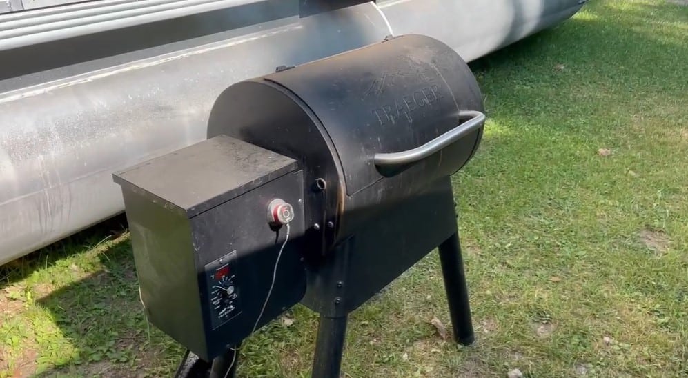 Traeger Grills Tailgater 20 Portable Wood Pellet Grill and Smoker Review & Test